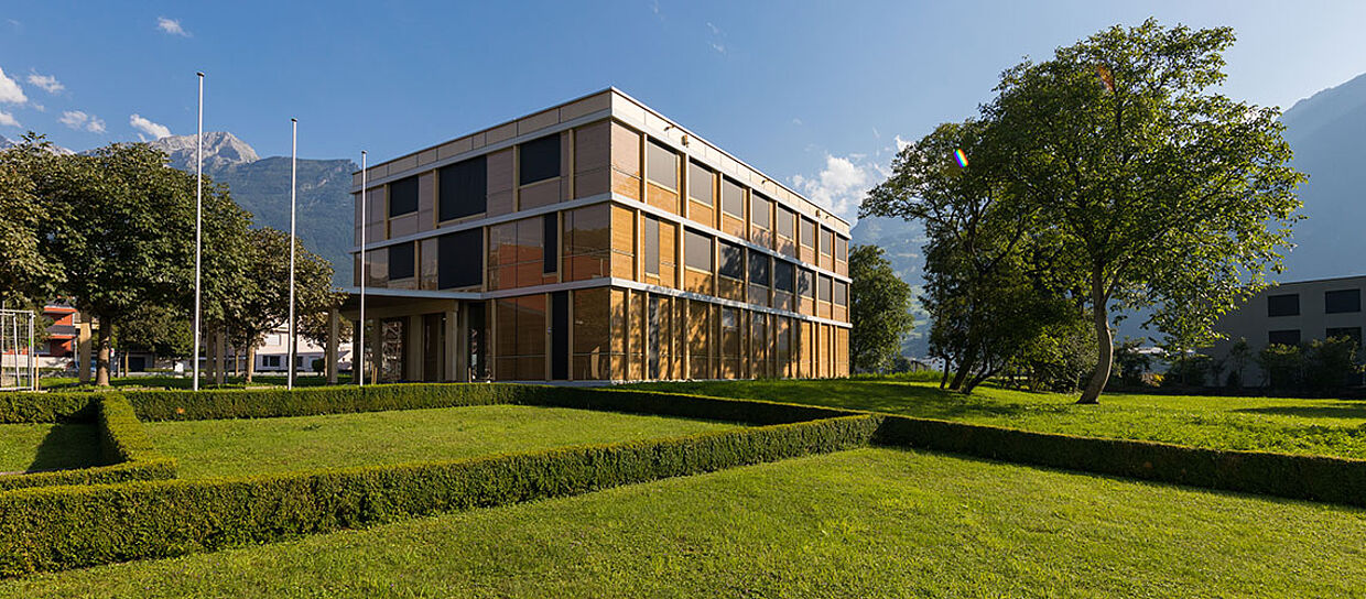 Der Erweiterungsbau des BWZ in Uri mit der neuen Holzfassade.