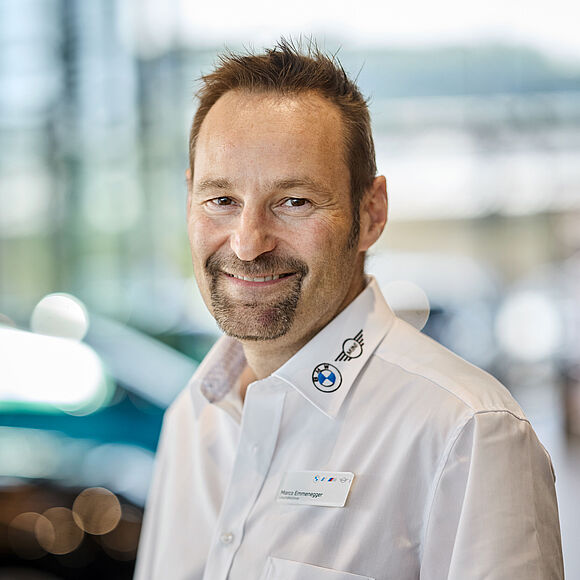 Portrait Fotos von Marco Emmenegger, Inhaber der BMW Felix Emmenegger AG Autogarage.